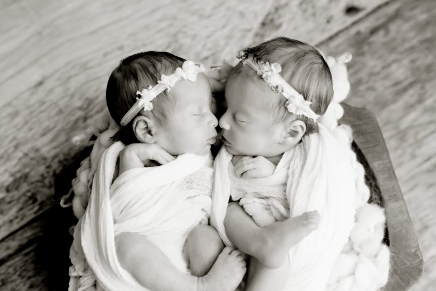 nyc newborn baby photographer, Staten Island newborn portrait studio, twin newborn session, brooklyn newborn photography