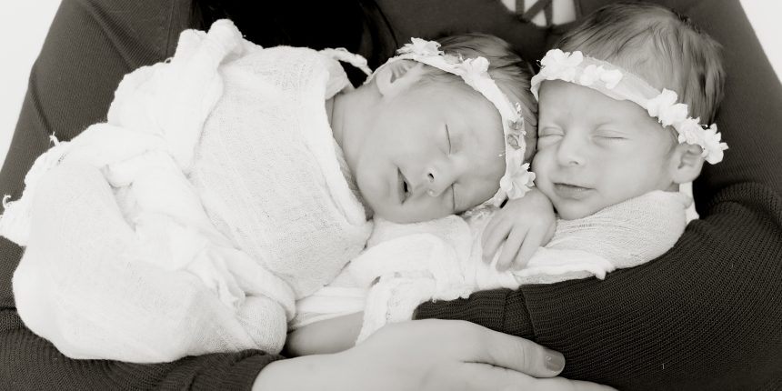 nyc newborn baby photographer, Staten Island newborn portrait studio, twin newborn session, brooklyn newborn photography