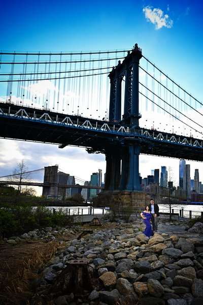 maternity portrait session by Manhattan bridge NYC